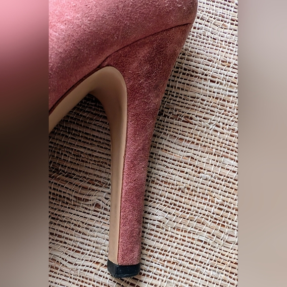 Gucci • Pink Champagne / Rose Suede Peep Toe Platform Pumps - Picture 4 of 7